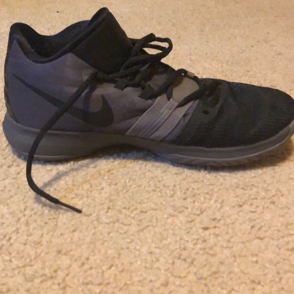 Nike Kyrie Flytraps - Picture 3 of 13